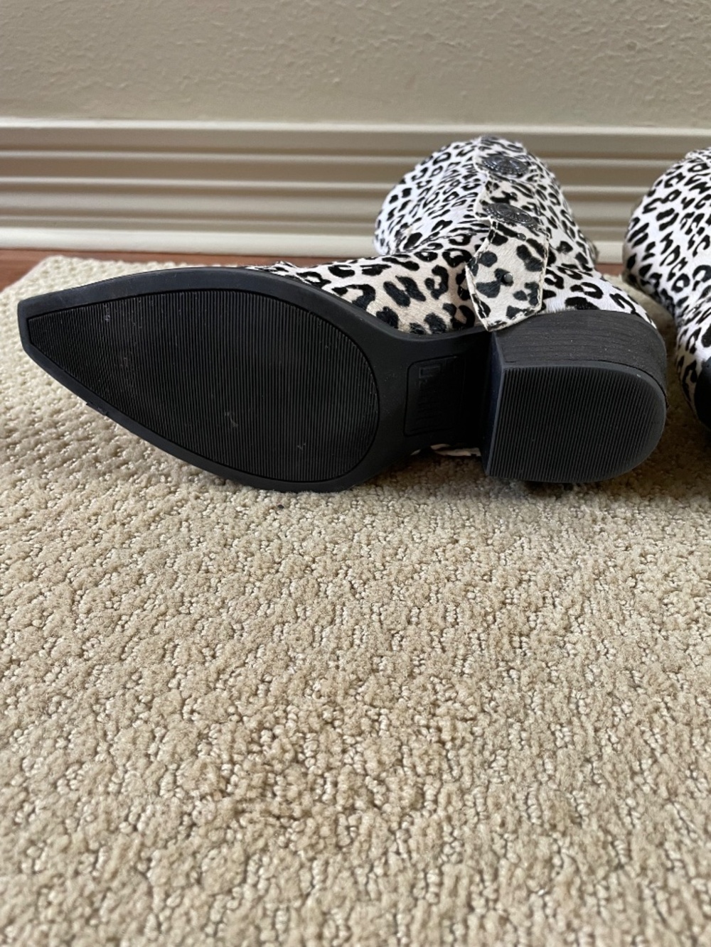 Sexy Dingo “Snow Leppard” Hair-on-Hide Cowboy Boots (8) - Picture 9 of 14